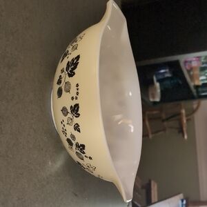 Vintage Pyrex 4 Qt Gooseberry Yellow Mixing Bowl